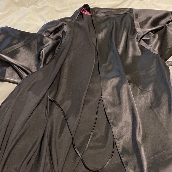 La senza Satin Kimono - Picture 8 of 11